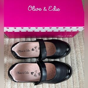 Olive & Edie Black Mary Jane Shoes, Girls size 1, EUC